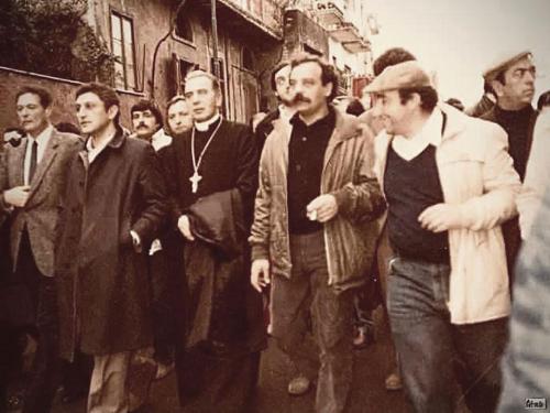 La Marcia Somma Vesuviana Ottaviano del 12 dicembre 1982 . Insieme Luciano Lama, Antonio Bassolino, Mons. Riboldi.